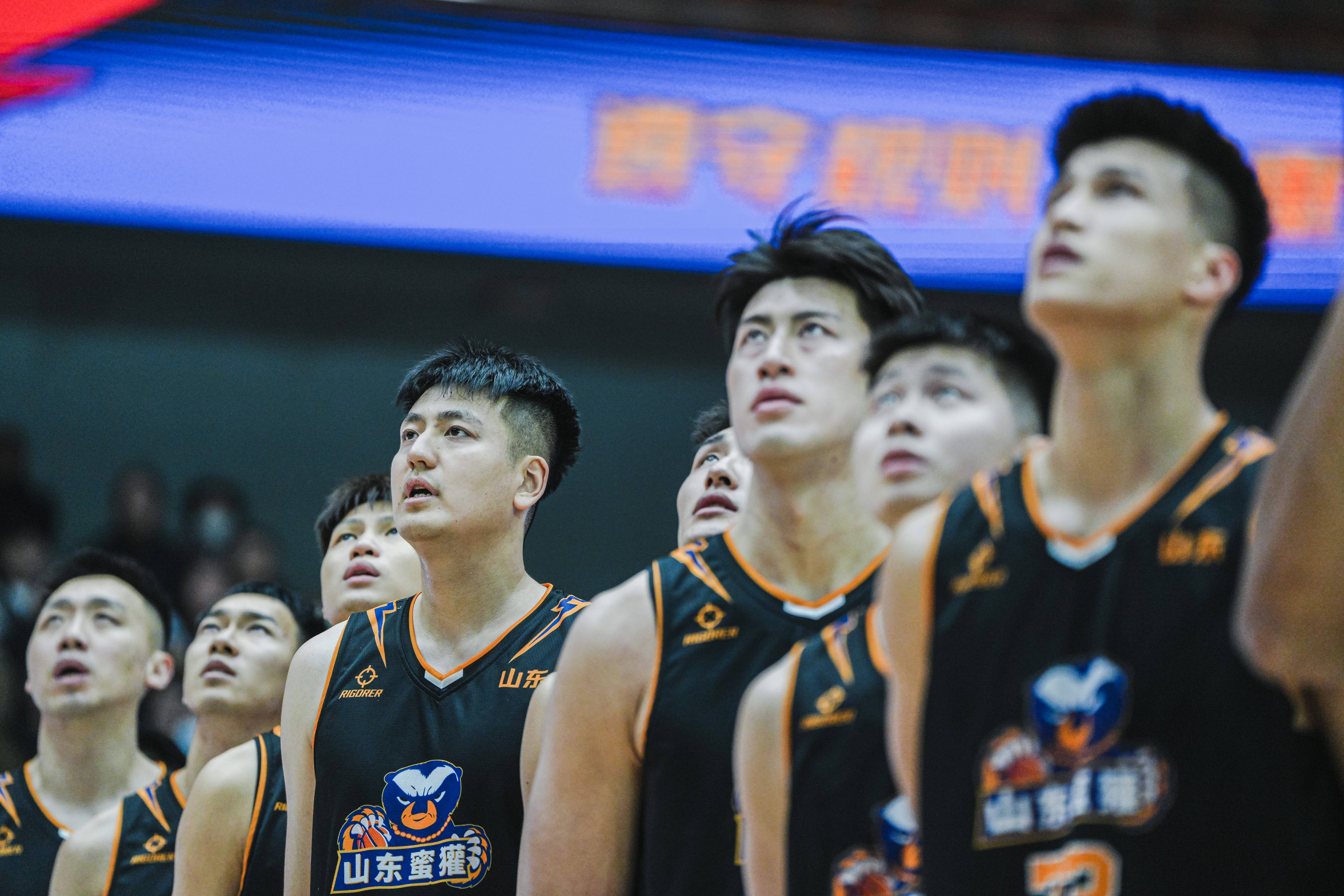 关于冲刺阶段山东男篮备战NBA季后赛，主帅复盘细节曝光，媒体盛赞，球队文化再被提及的信息-开云APP